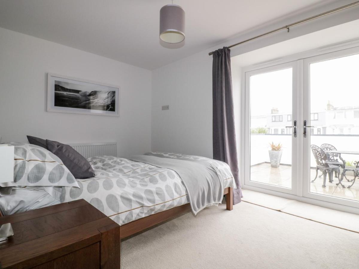 The Lookout Apartment New Quay Екстериор снимка